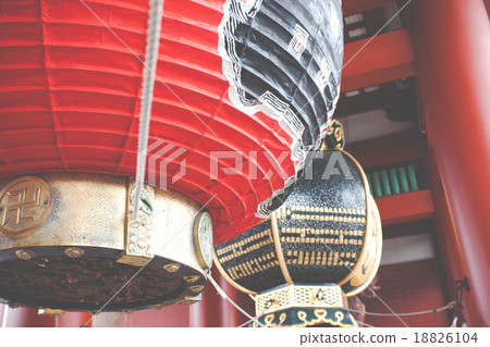 Sensoji-ji Red Japanese Temple in Asakusa, Tokyo 18826104