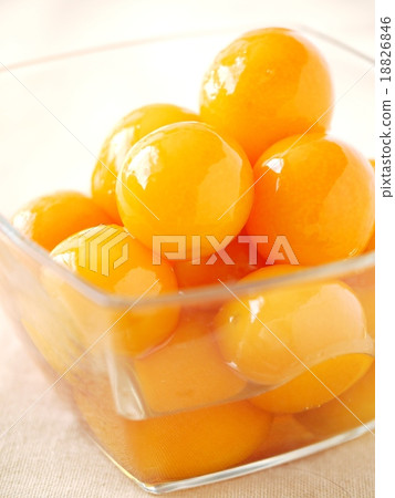 Boiled kumquat with honey (vertical position up) 18826846