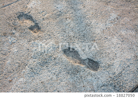 Footsteps on the concrete floor Footsteps on the concrete floor 18827050