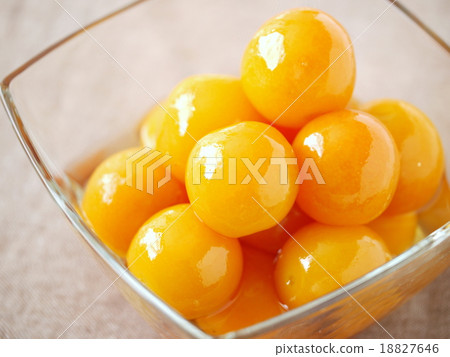 Boiled kumquat with honey (lateral position high angle) Boiled kumquat with honey (lateral position high angle) 18827646