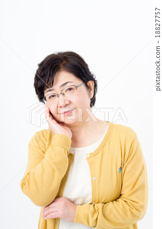 Senior women Senior women 18827757