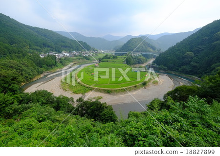 Akashima (center of wide angle) 18827899