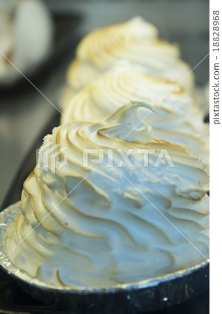 Merengues baked in paper cups typical of Spain 18828968