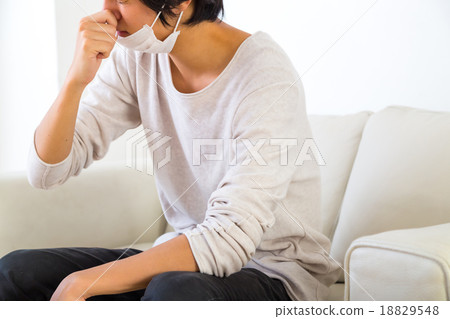 Rhinitis nasal congestion pollinosis runny nose poor physical condition of young men in their teens or 20s portrait arrivals 18829548