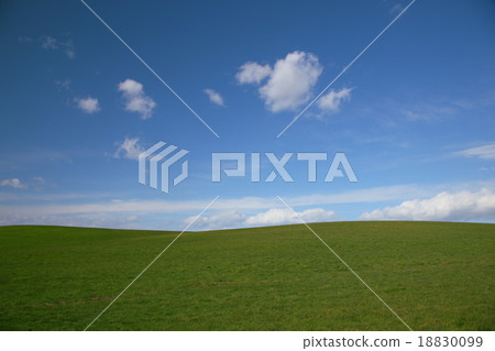 藍天和雲彩青山 18830099