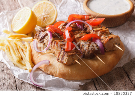 图库照片 greek souvlaki kebab with pita and vegetables