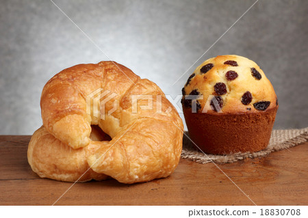 croissant bakery muffin on teakwood table 18830708