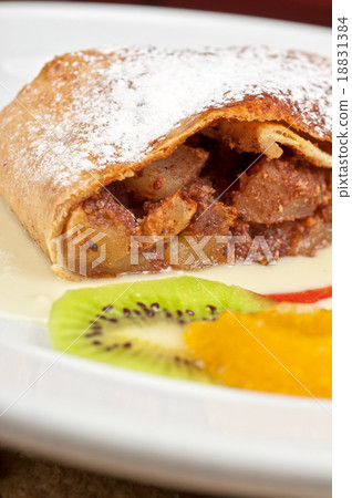 Apple strudel closeup Apple strudel closeup 18831384