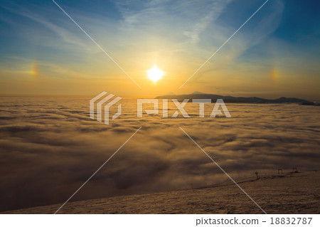 Peaks above clouds Peaks above clouds 18832787