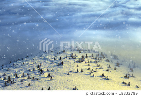 Peaks above clouds Peaks above clouds 18832789