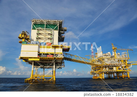 Offshore construction platform for production oil  18834382