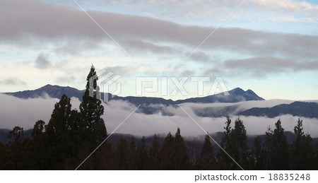 黎明的山 18835248