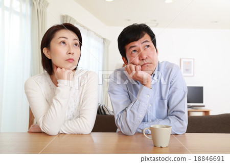 一對夫婦陷入困境40年代 一對夫婦陷入困境40年代 18846691