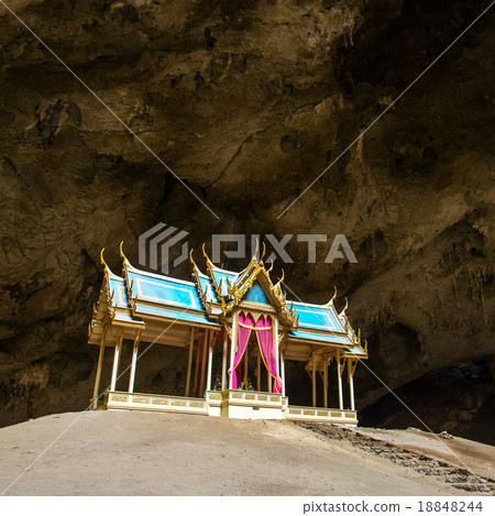 Royal pavilion in the Phraya Nakhon Cave 18848244