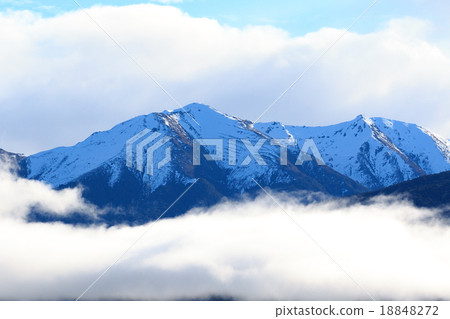 snow mountain peak over te anau lake new zealand snow mountain peak over te anau lake new zealand 18848272