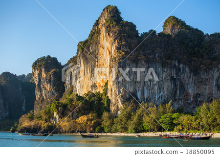 Cliff at the Railay peninsula in Krabi, Thailand Cliff at the Railay peninsula in Krabi, Thailand 18850095