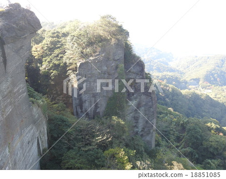 Peeping in hell 18851085