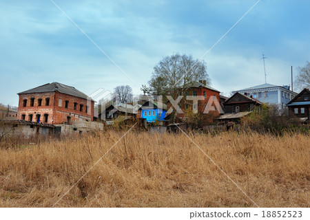 Old houses on the banks of the Volga River 18852523
