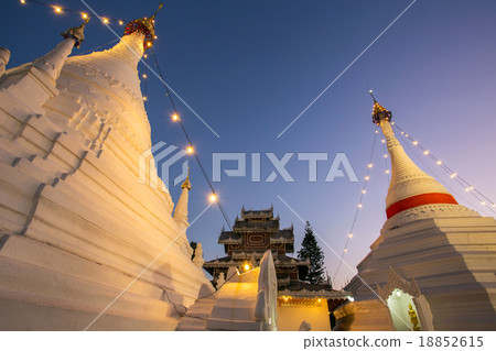 Wat Phra That Doi Kong Mu temple stupa 18852615