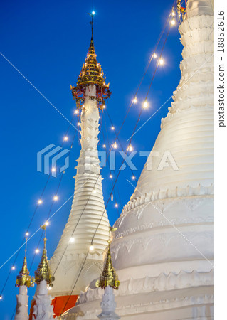 Wat Phra That Doi Kong Mu temple stupa  Wat Phra That Doi Kong Mu temple stupa  18852616