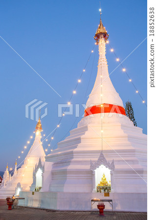 Wat Phra That Doi Kong Mu temple stupa  18852638
