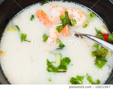 surface of sour and spicy soup Tom yam in bowl 18852867