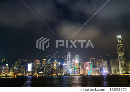 從尖沙咀看中環的夜景(中國 - 香港) 從尖沙咀看中環的夜景(中國 - 香港) 18853872