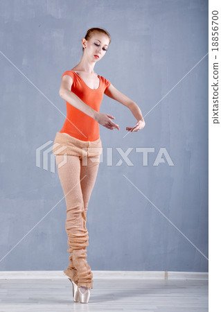 Dancer warming up before rehearsal. 18856700