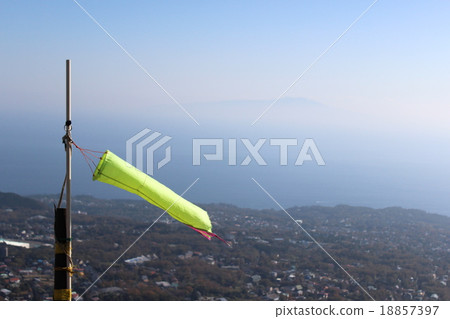 Overflowing for the paragliding with the sea back 18857397