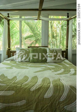 Hawaiian · quilt bedroom 18857594