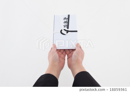 哀悼和服女佛前 哀悼和服女佛前 18859361