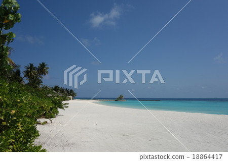 藍天和馬爾代夫的白色沙灘 18864417