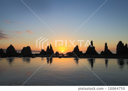 Pier rock of the morning glow Pier rock of the morning glow 18864750