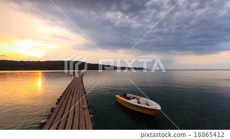 Sunset Bridge 18865412