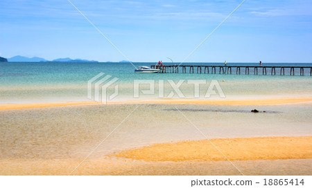 Port in Holiday 18865414