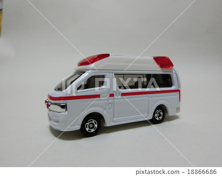 tomica ambulance