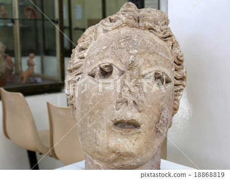 The Ain Ghazal statues, Jordan Museum The Ain Ghazal statues, Jordan Museum 18868819