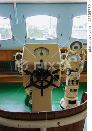 Steering wheel on the captain's bridge 18869779
