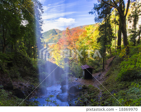從瀑布後面 從瀑布後面 18869970