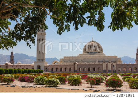 Muscat's Sultan Qaboos Grand Mosque Muscat's Sultan Qaboos Grand Mosque 18871981