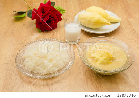 Durian and sticky rice on the wooden table 18872310