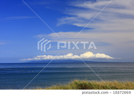 Kunashiri island which hopes from Shibetsu-machi Kunashiri island which hopes from Shibetsu-machi 18872669