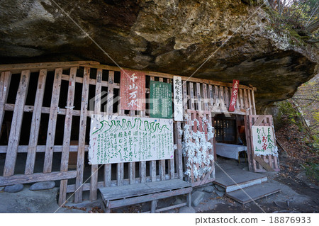 Entrance of the entrance in the rocky space, hanging on the tower, Minamitsuzu, Fukushima (super wide-angle shooting) Entrance of the entrance in the rocky space, hanging on the tower, Minamitsuzu, Fukushima (super wide-angle shooting) 18876933