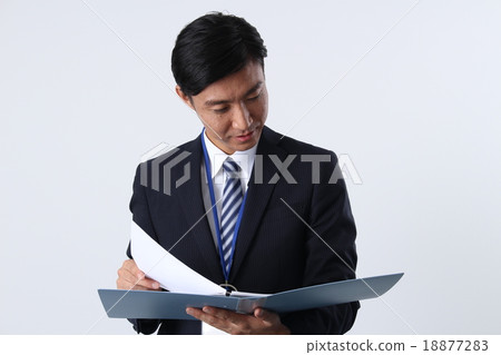 Businessman turning over the document 18877283