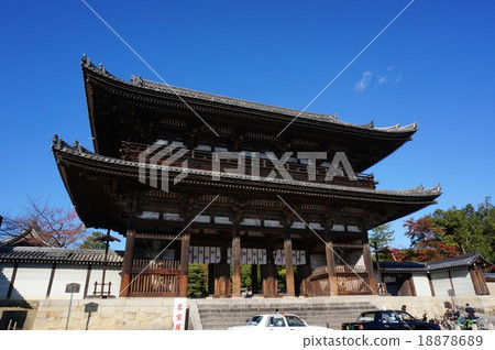The sightseeing spot "Ninna-ji" in Kyoto: the main gate (Nimon gate) 18878689