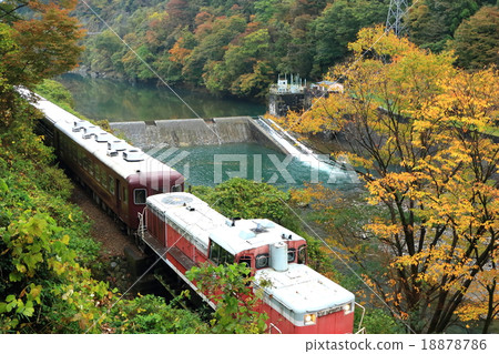 Watarase Valley Railway "The beautiful surface of the Watarase River and the Watarase Valley Trolley Train" Watarase Valley Railway "The beautiful surface of the Watarase River and the Watarase Valley Trolley Train" 18878786
