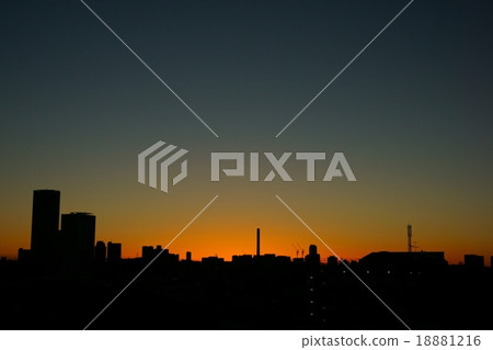 A silhouette of the city floating in the morning glow. 18881216