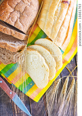fresh bread 18881763