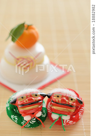 石獅用獅子和鏡子蛋糕 18882982