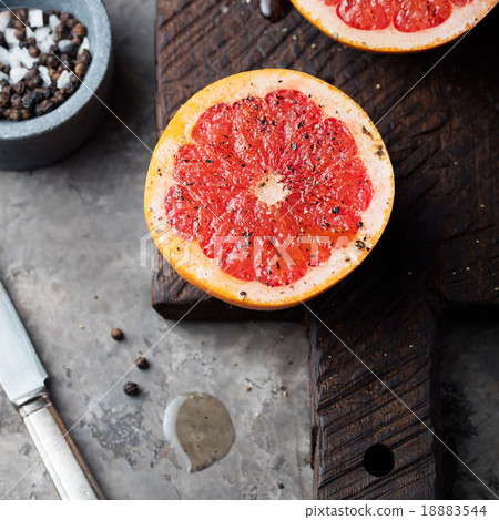 Fresh grapefruit caramelized with sugar and spices 18883544